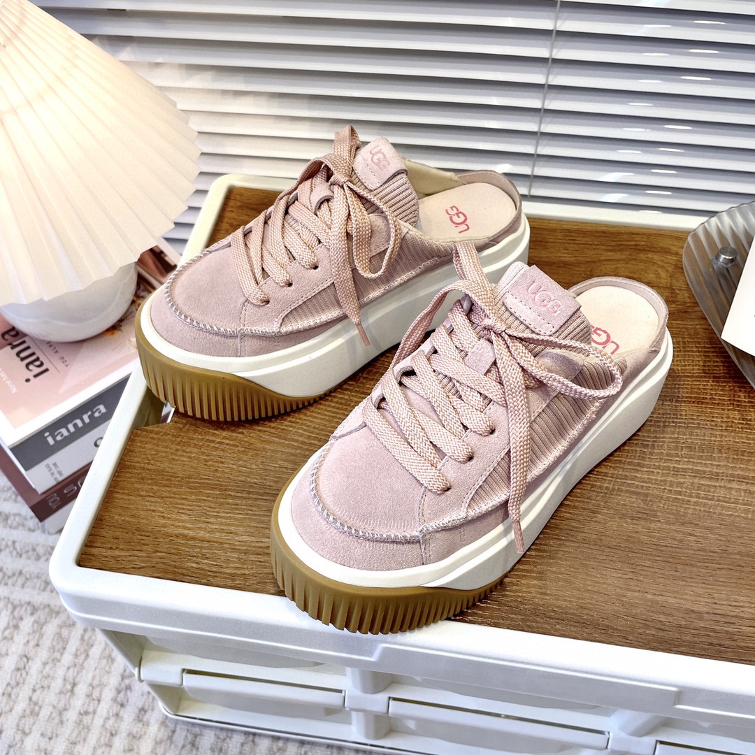 UGG Slippers 0126